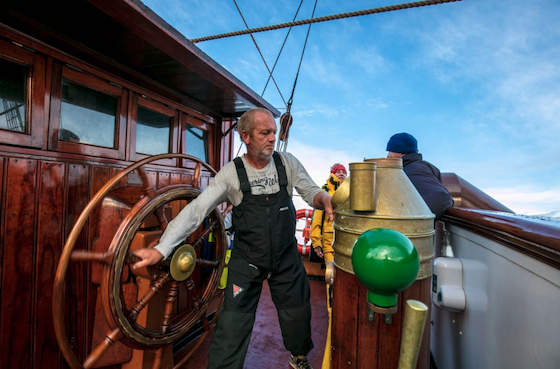 Navigation : une croisière participative sur un grand voilier