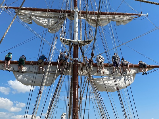 Équipage, hébergement et repas : la convivialité au RDV !