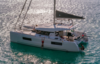 Stage catamaran habitable