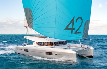 Stage catamaran habitable