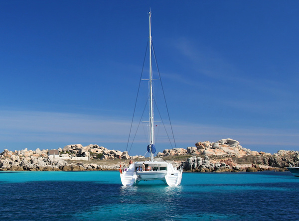 Ecole de croisière voile en Corse : cap sur les Lavezzi et Maddalena